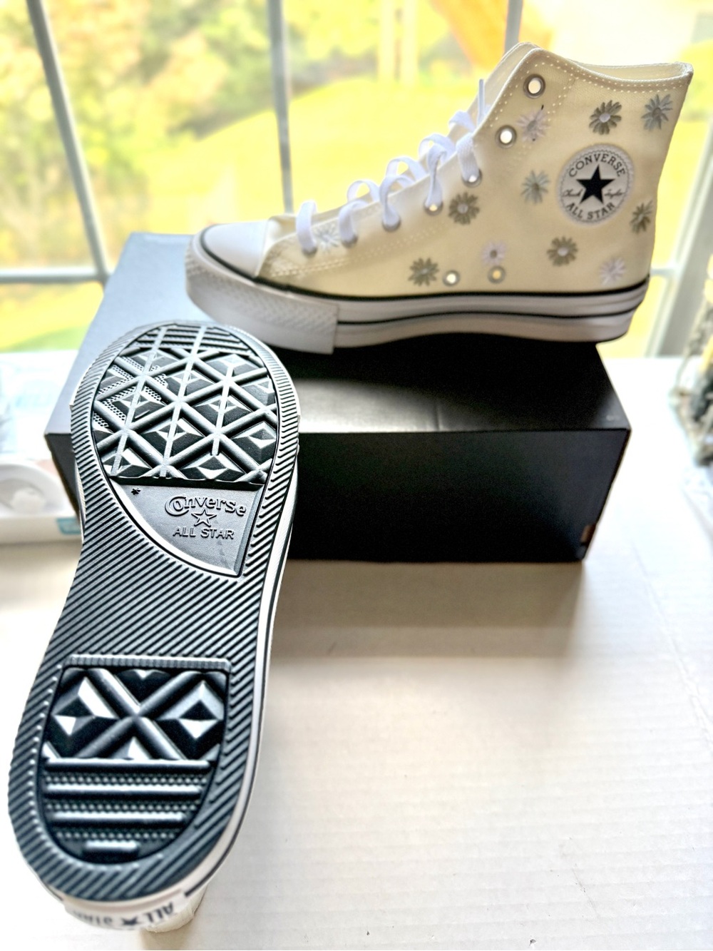 Converse High Top Sneakers in Cream and White with Floral Embroidery NWOB Size 6 - Picture 7 of 14